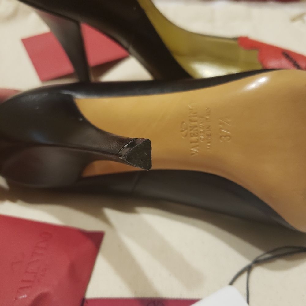 Shoes - Picture 2 of 8